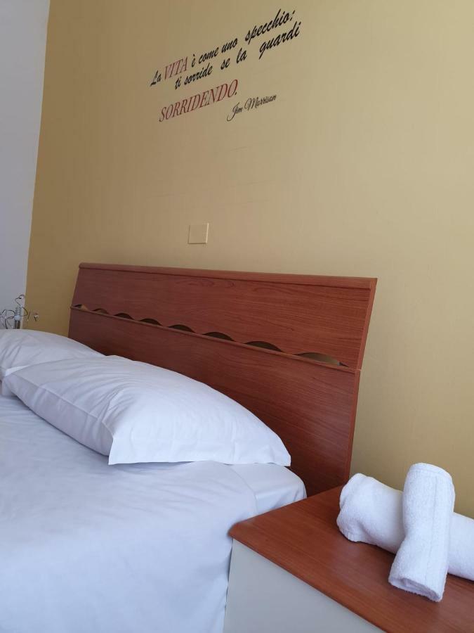 Il Casale Di Zi'Leo Bed & Breakfast กัมโปมาริโน ภายนอก รูปภาพ