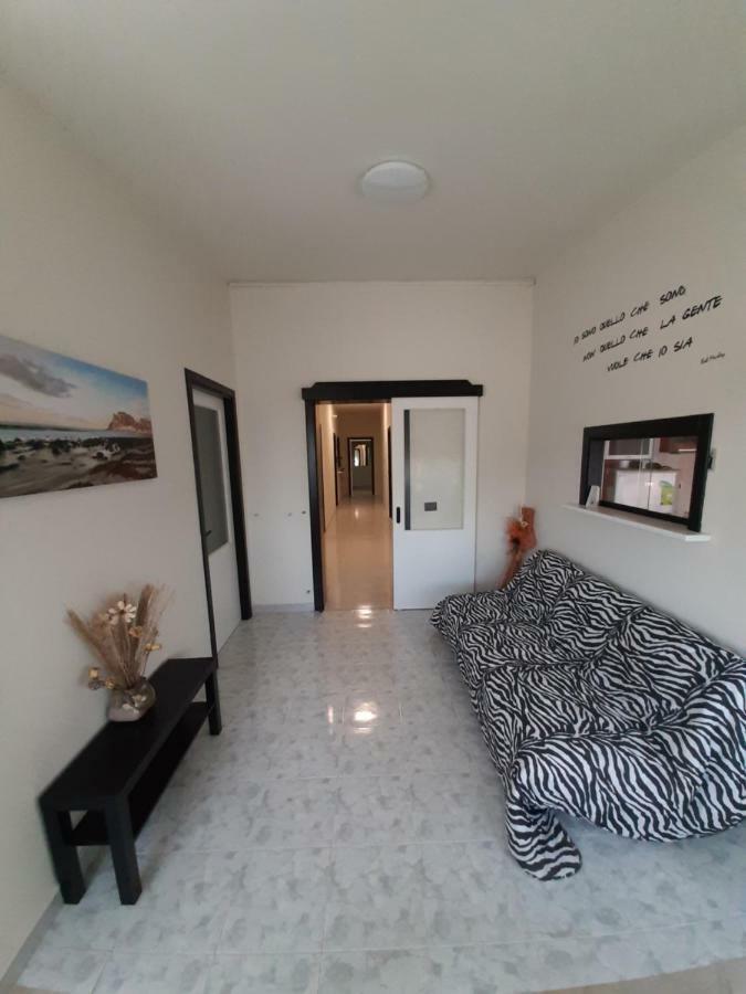 Il Casale Di Zi'Leo Bed & Breakfast กัมโปมาริโน ภายนอก รูปภาพ